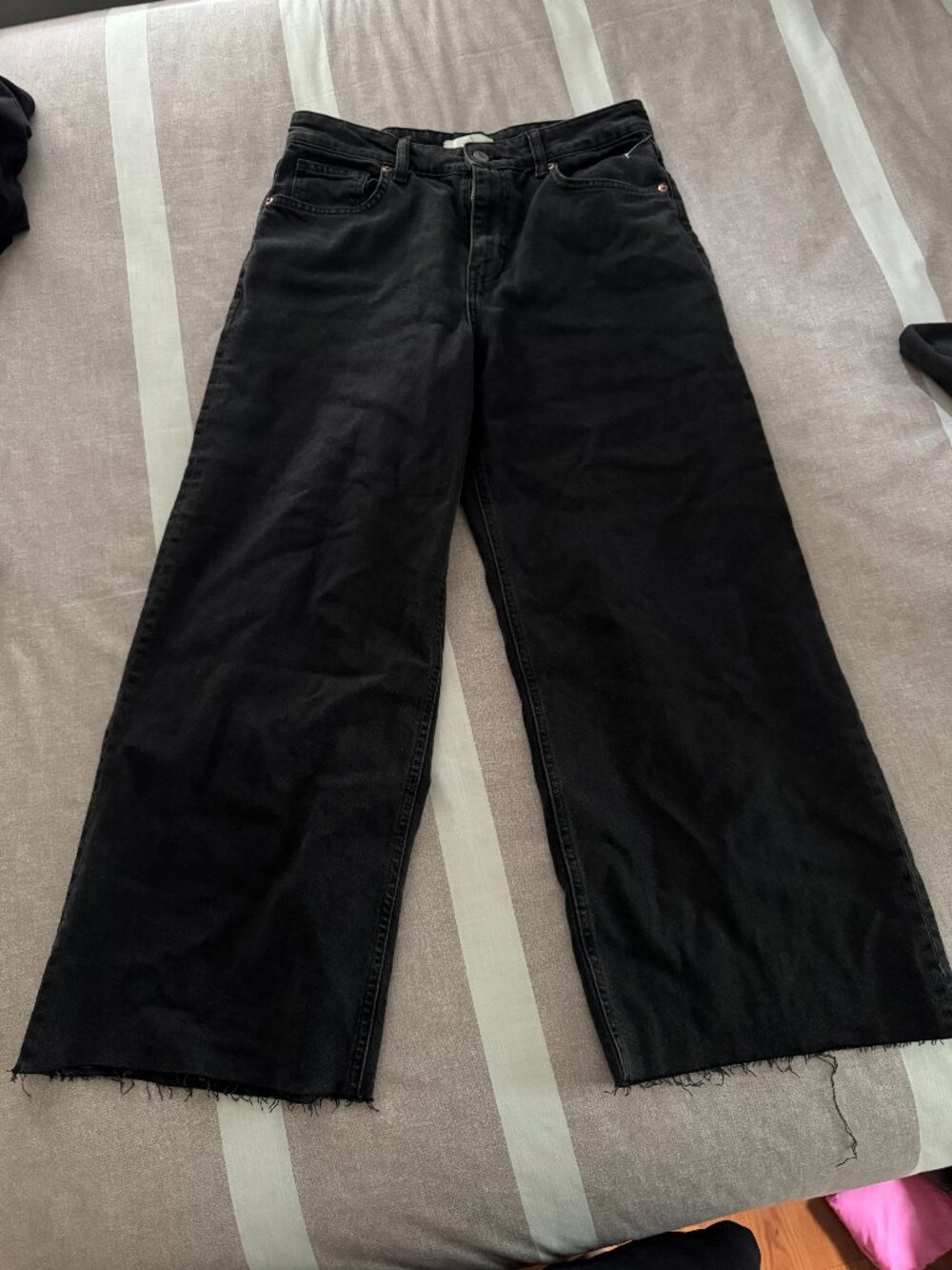 NWOT H&M Black Raw Hem Wide Leg Jeans Sz 8